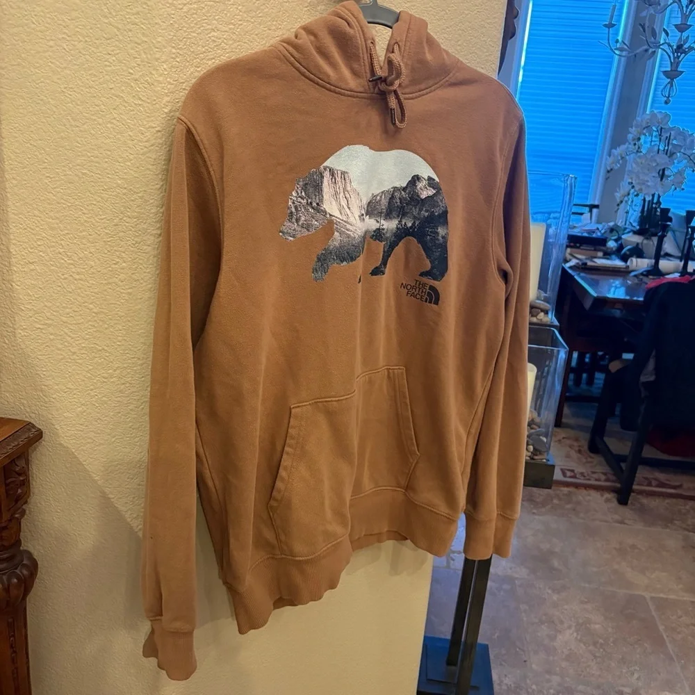 THE NORTH FACE Bear Mountain Graphic Tan Hoodie Sweatshirt Size Medium-Unisex